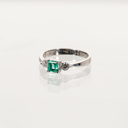エメラルド0.35ct ダイヤモンド0.20ct Pt900 リング