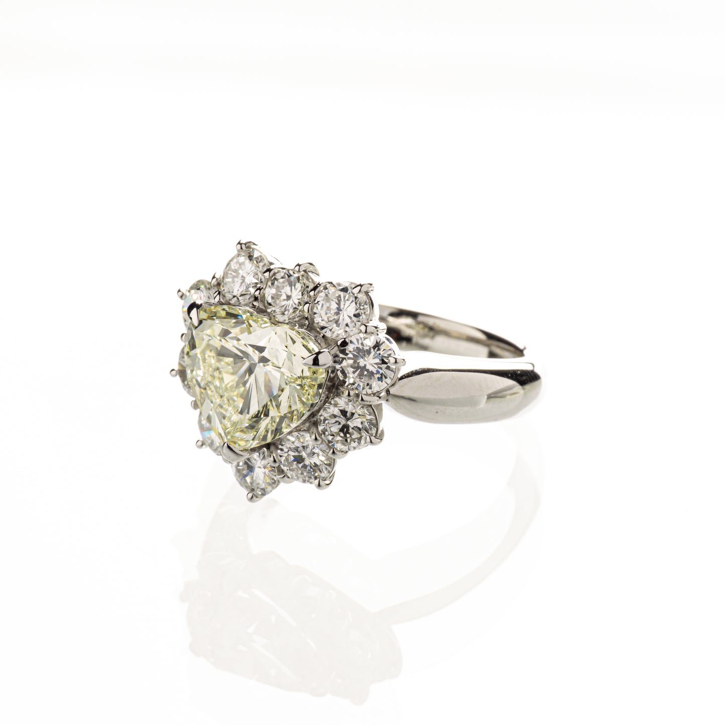 ハートシェイプダイヤモンド3.024ct メレダイヤモンド1.65ct Pt900 リング