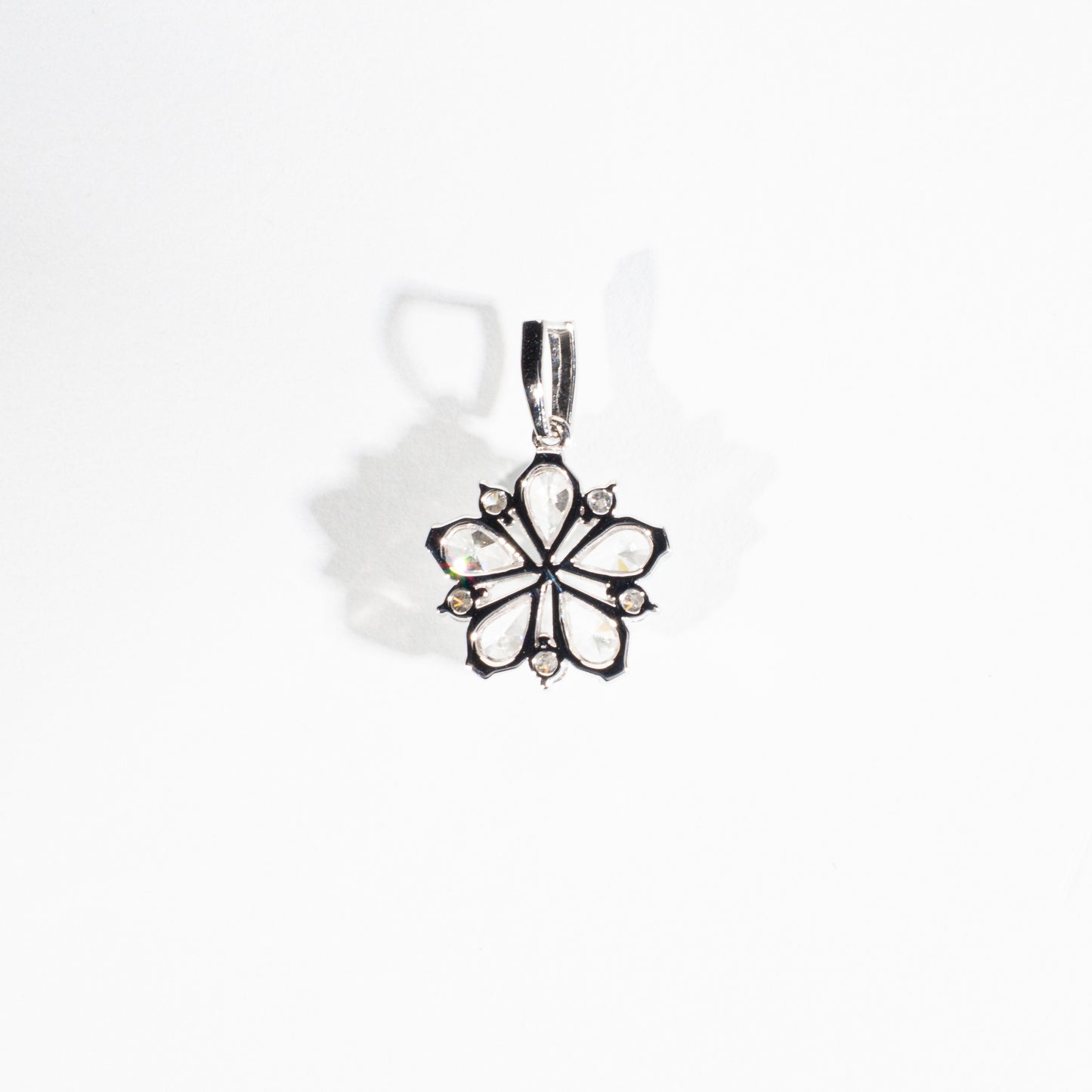 オクタゴナルペアシェイプダイヤモンド1.24ct メレダイヤモンド0.16ct Pt フラワーペンダントトップ