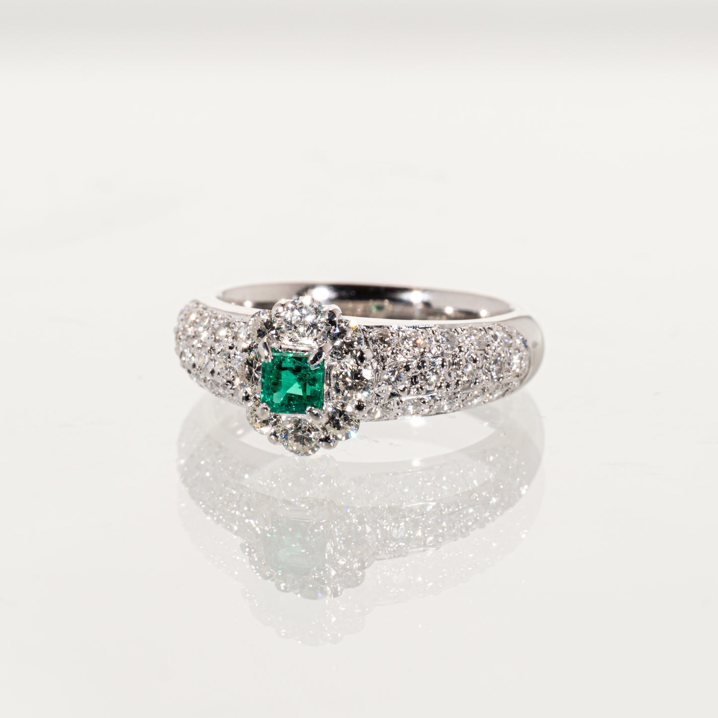 エメラルド0.23ct ダイヤモンド1.00ct Pt900 パヴェリング