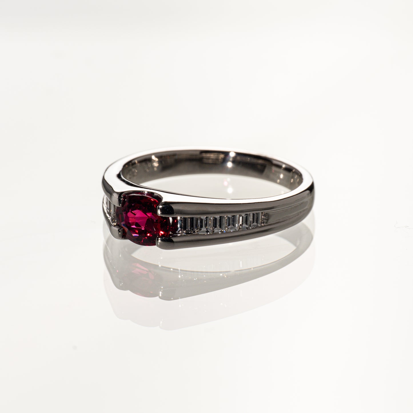 レッドスピネル0.68ct ダイヤモンド0.26ct Pt900 リング