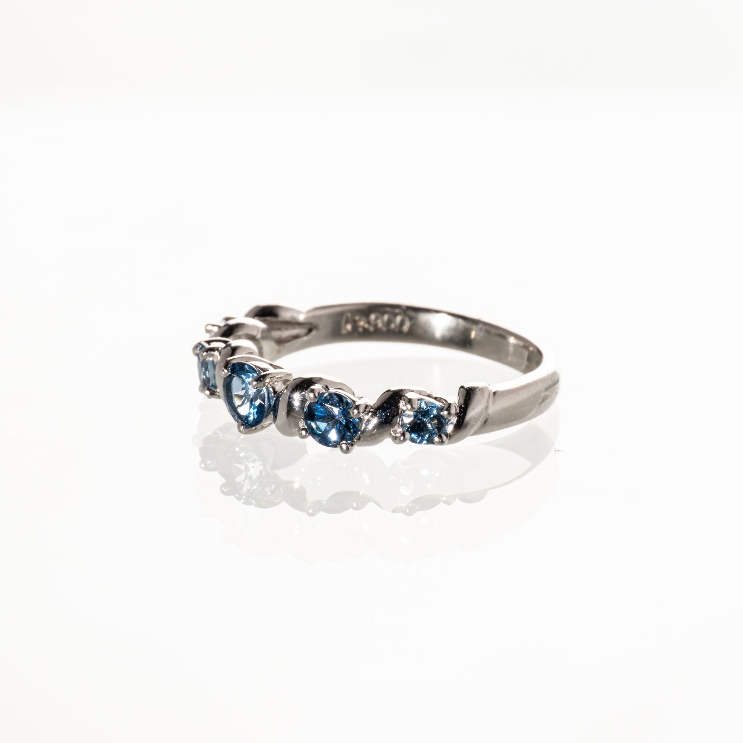 サンタマリア アクアマリン0.46ct Pt900 ハーフエタニティリング
