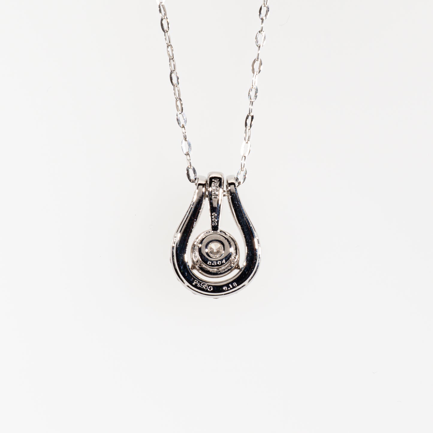 ダイヤモンド0.304ct メレダイヤモンド 0.18ct / 0.02ct Pt950 ホースシューネックレス