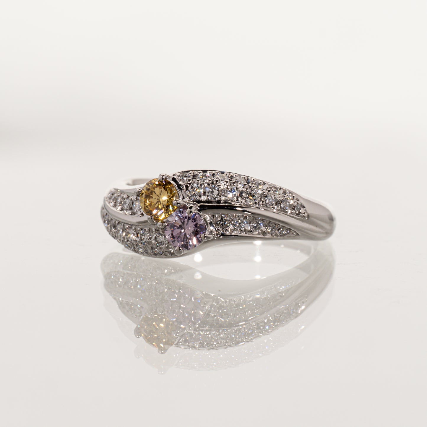 パープルダイヤモンド0.232ct インテンスイエローダイヤモンド0.243ct メレダイヤモンド0.38ct Pt900 リング