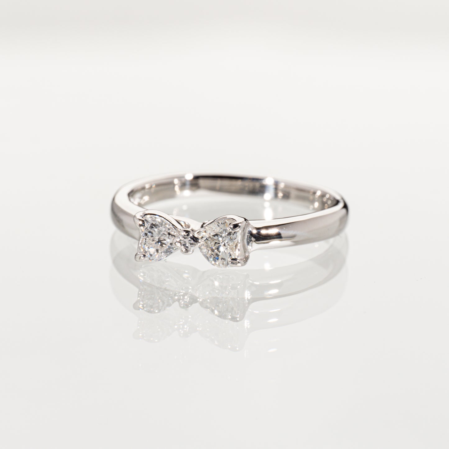 ハートシェイプダイヤモンド0.39ct Pt900 リボンリング