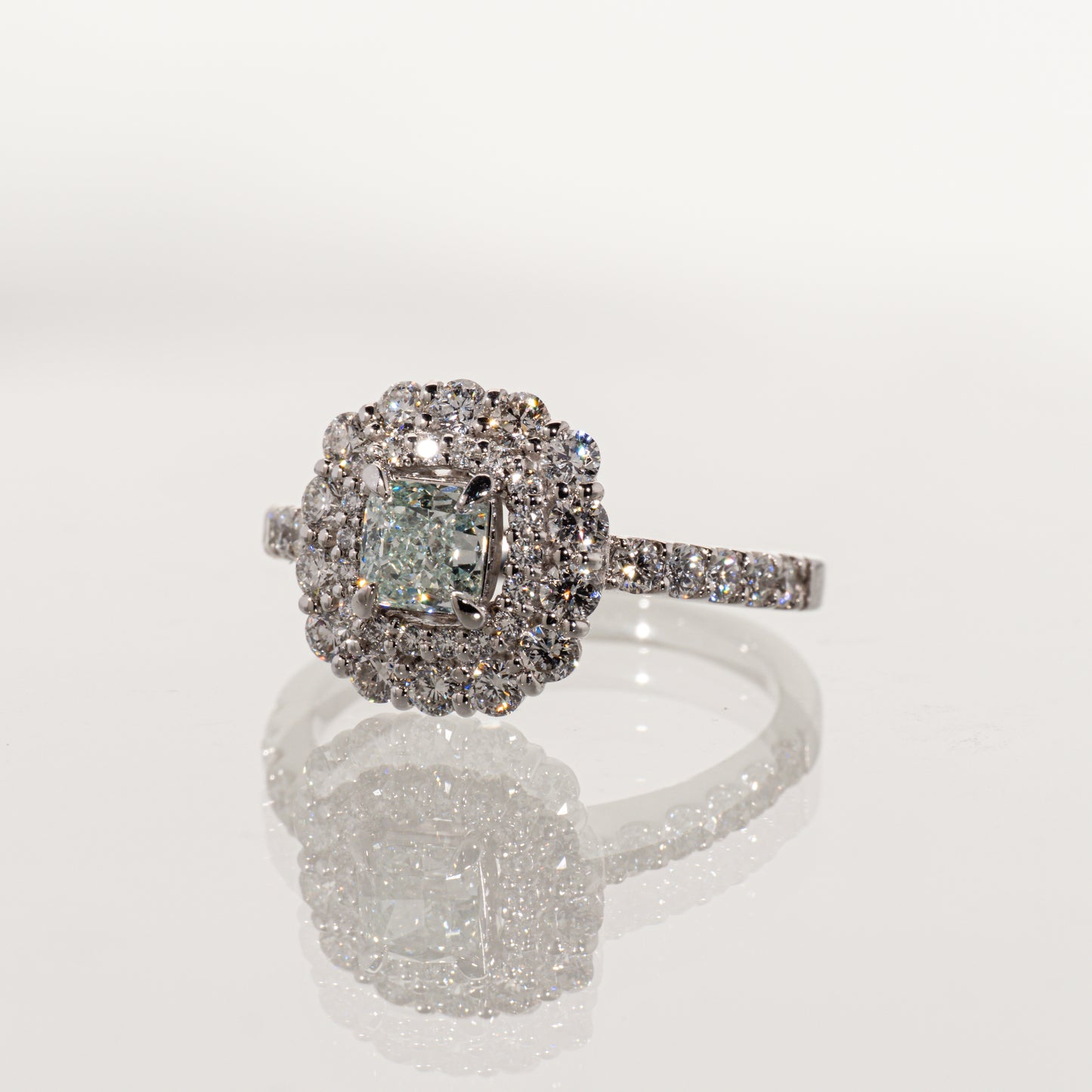 FANCY LIGHT BLUISH GREEN ダイヤモンド0.54ct メレダイヤモンド0.94ct Pt900 ダブルヘイローリング