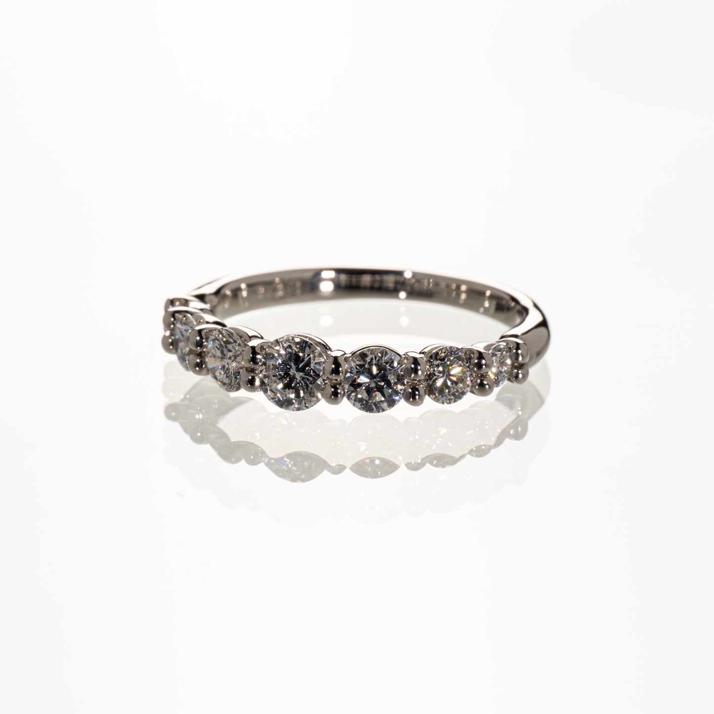 ダイヤモンド1.03ct Pt900 グラデーションハーフエタニティリング