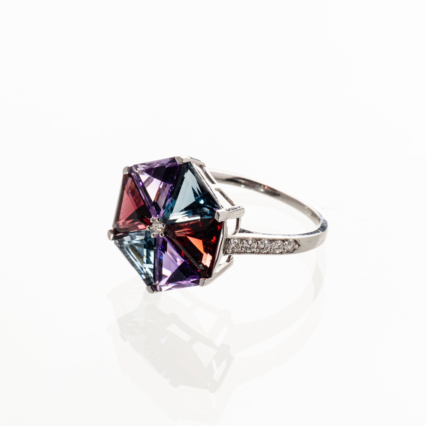 マルチカラーストーン4.67ct ダイヤモンド0.16ct K18WG カクテルリング