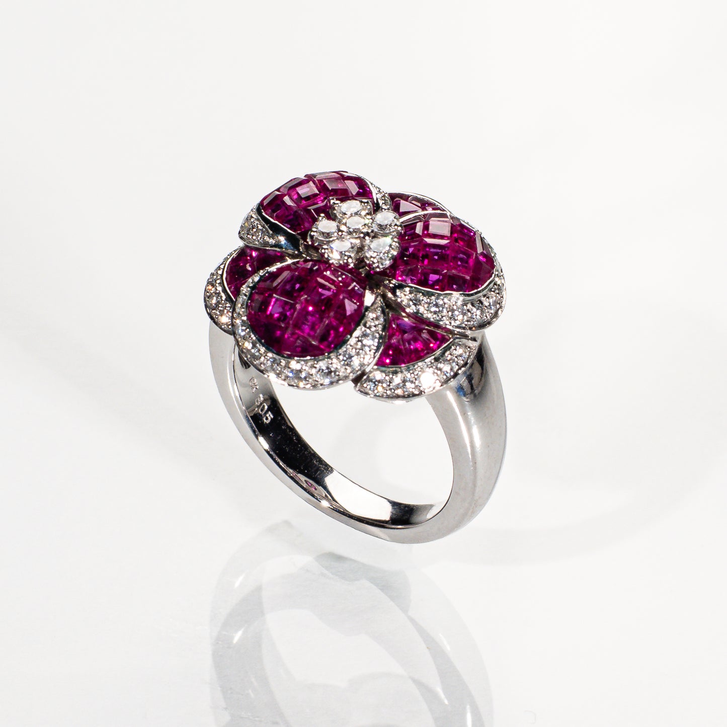 ルビー3.05ct ダイヤモンド0.58ct K18WG ミステリーリング