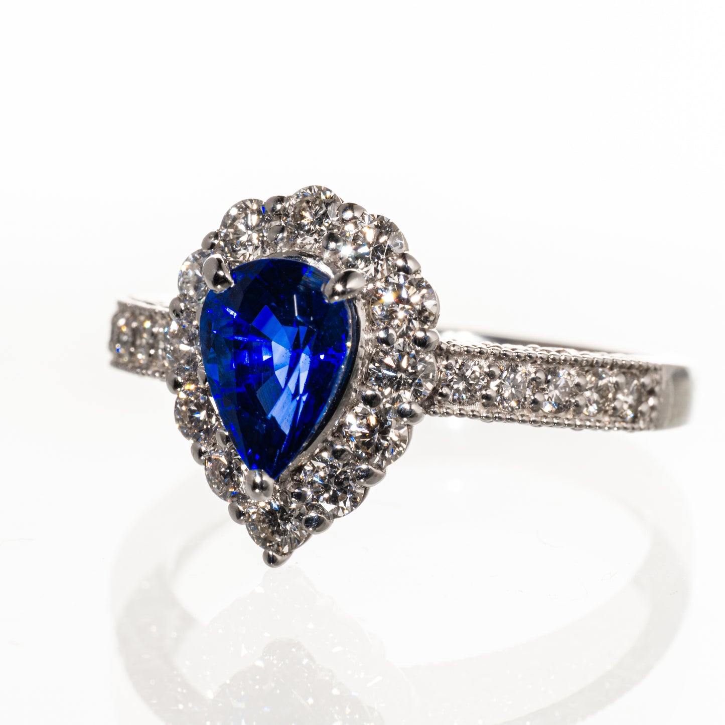 マダガスカル産ロイヤルブルーサファイア1.19ct  ダイヤモンド0.88ct PT900 リング