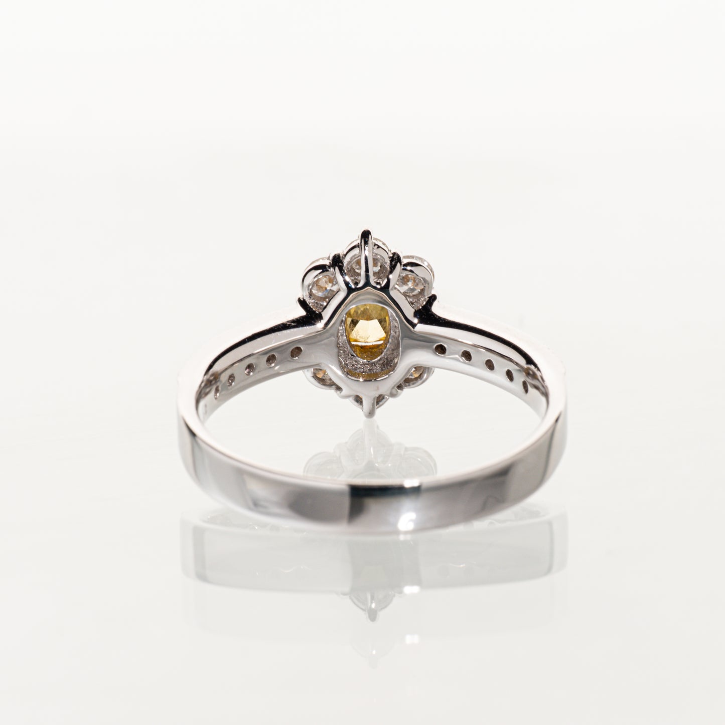 ファンシーイエローダイヤモンド0.240ct メレダイヤ0.62ct Pt950 リング