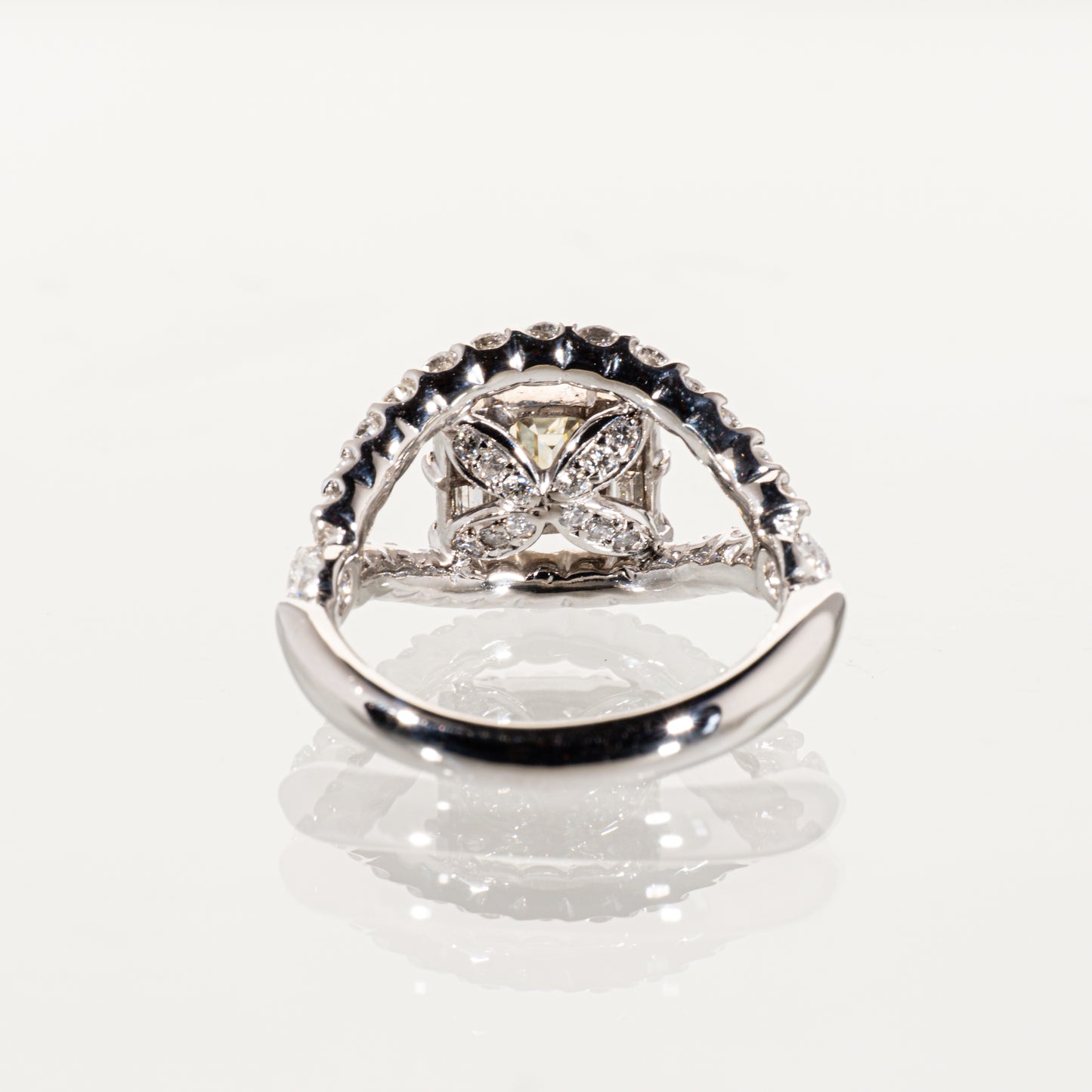 エメラルドカットダイヤモンド1.009ct メレダイヤモンド1.384ct Pt900 リング