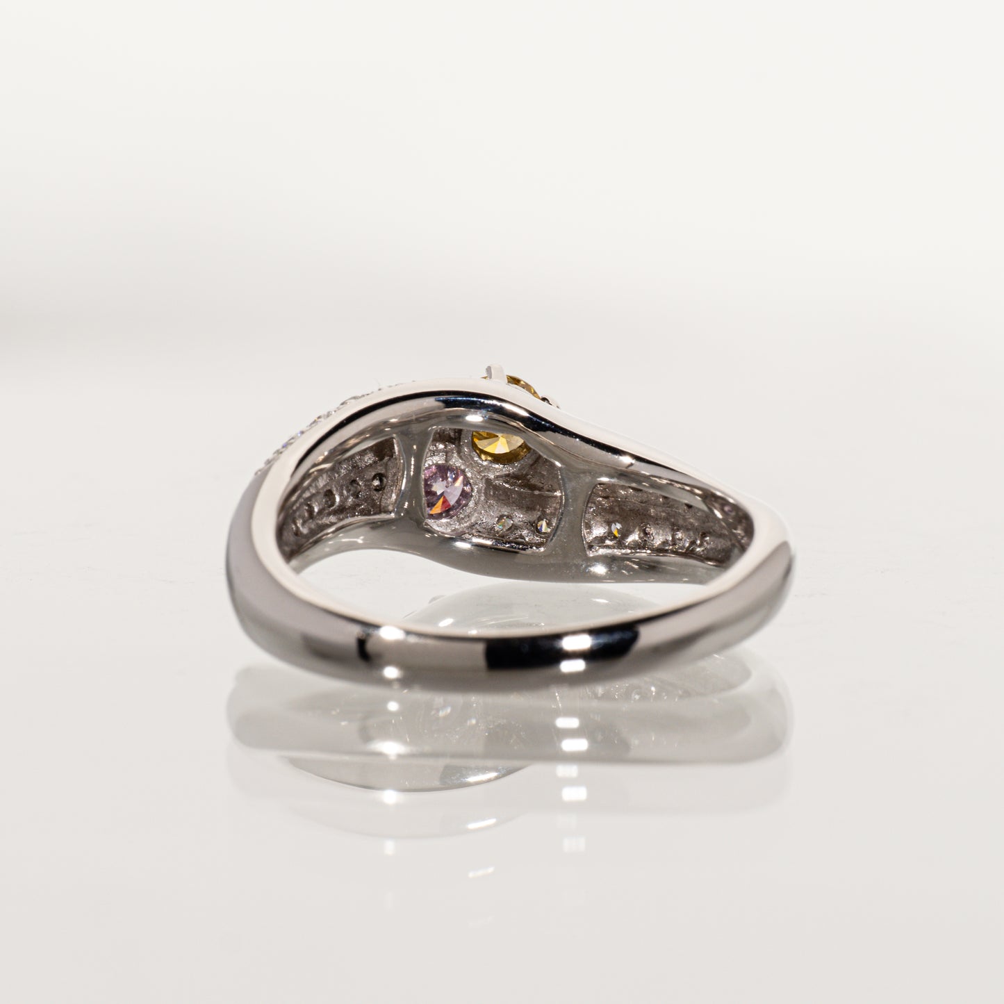 パープルダイヤモンド0.232ct インテンスイエローダイヤモンド0.243ct メレダイヤモンド0.38ct Pt900 リング