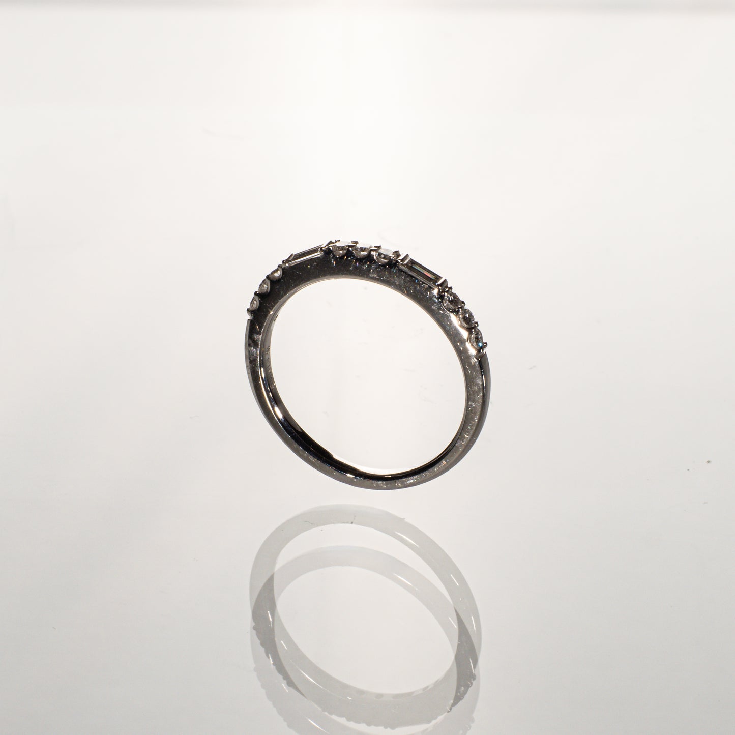ダイヤモンド0.30ct K18WG ハーフエタニティリング