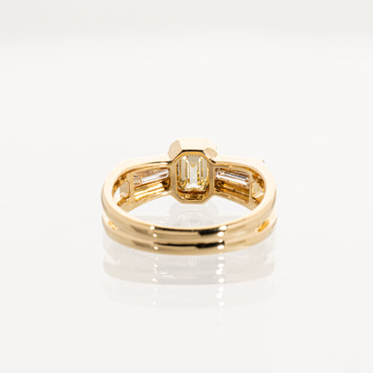 エメラルドカットダイヤモンド0.68ct メレダイヤモンド0.32ct K18 リング