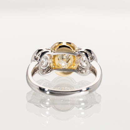 オーバルシェイプダイヤモンド0.834ct メレダイヤモンド0.22ct K18/PT900 スリーストーンヘイローリング