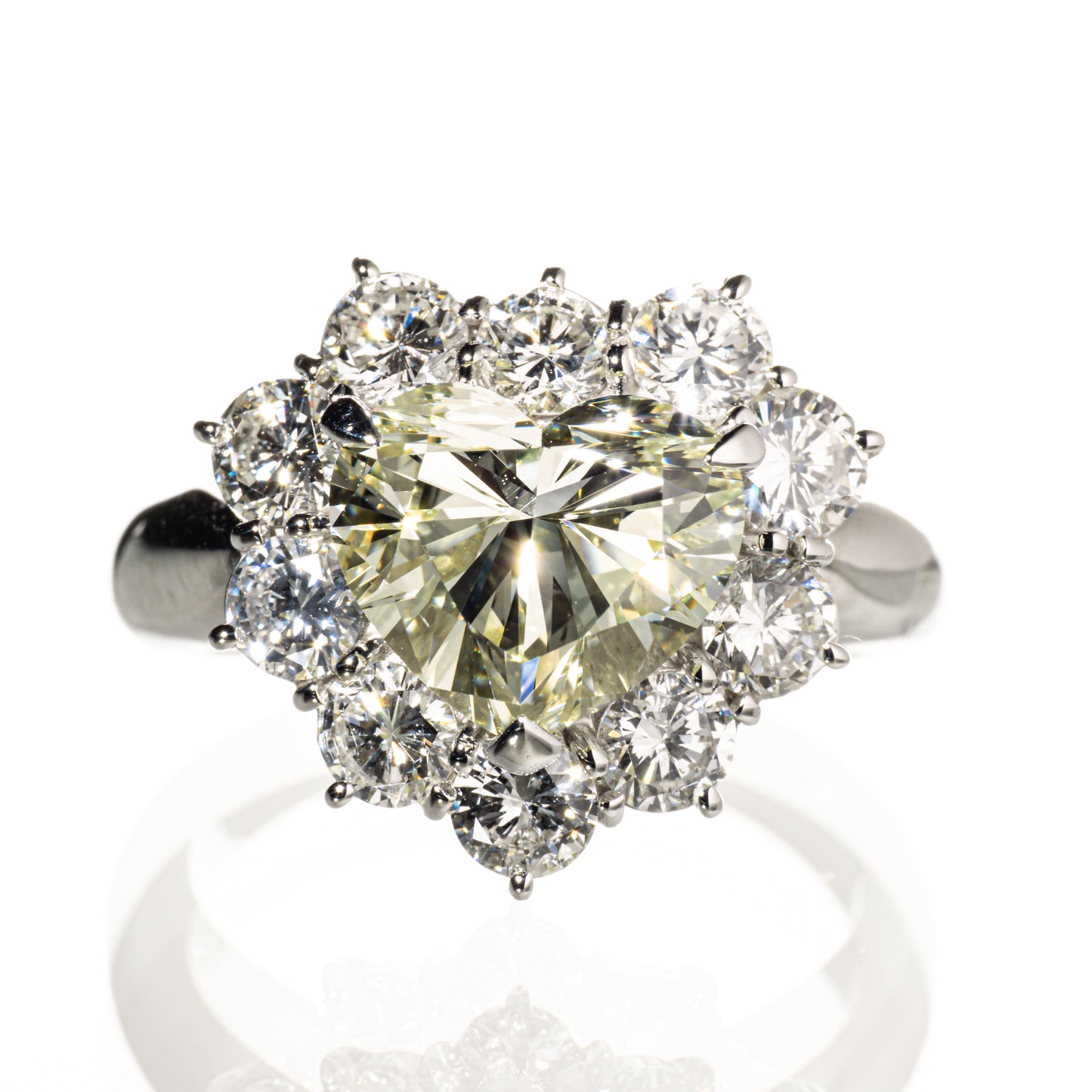 ハートシェイプダイヤモンド3.024ct メレダイヤモンド1.65ct Pt900 リング