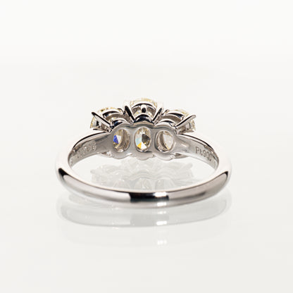 オーバルカットダイヤモンド2.546ct Pt900 トリロジーリング