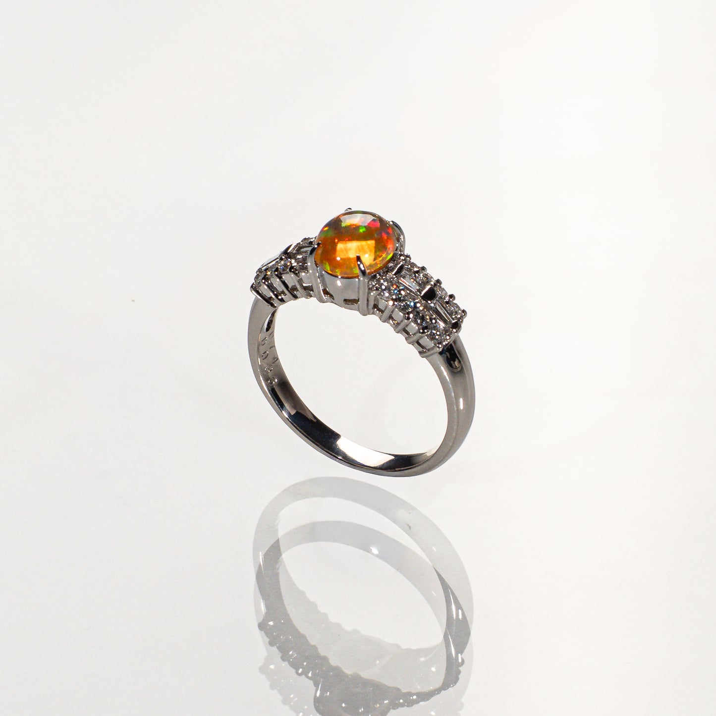 ファイアオパール0.74ct ダイヤモンド0.36ct Pt900 リング