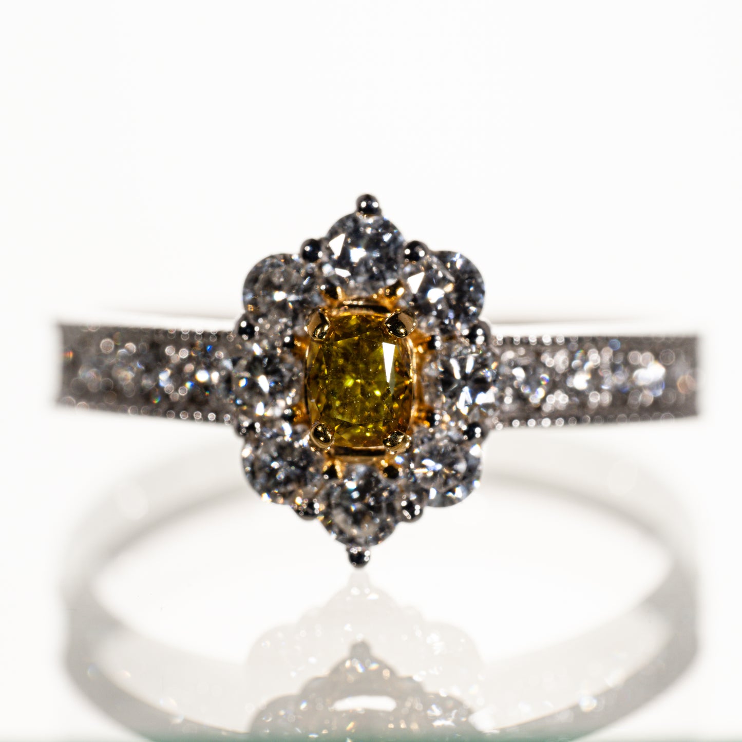 ファンシーイエローダイヤモンド0.240ct メレダイヤ0.62ct Pt950 リング