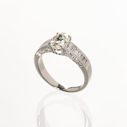 オーバルカットダイヤモンド1.280ct メレダイヤモンド0.695ct Pt950 リング