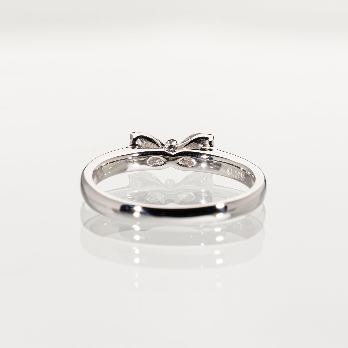 ハートシェイプダイヤモンド0.39ct Pt900 リボンリング