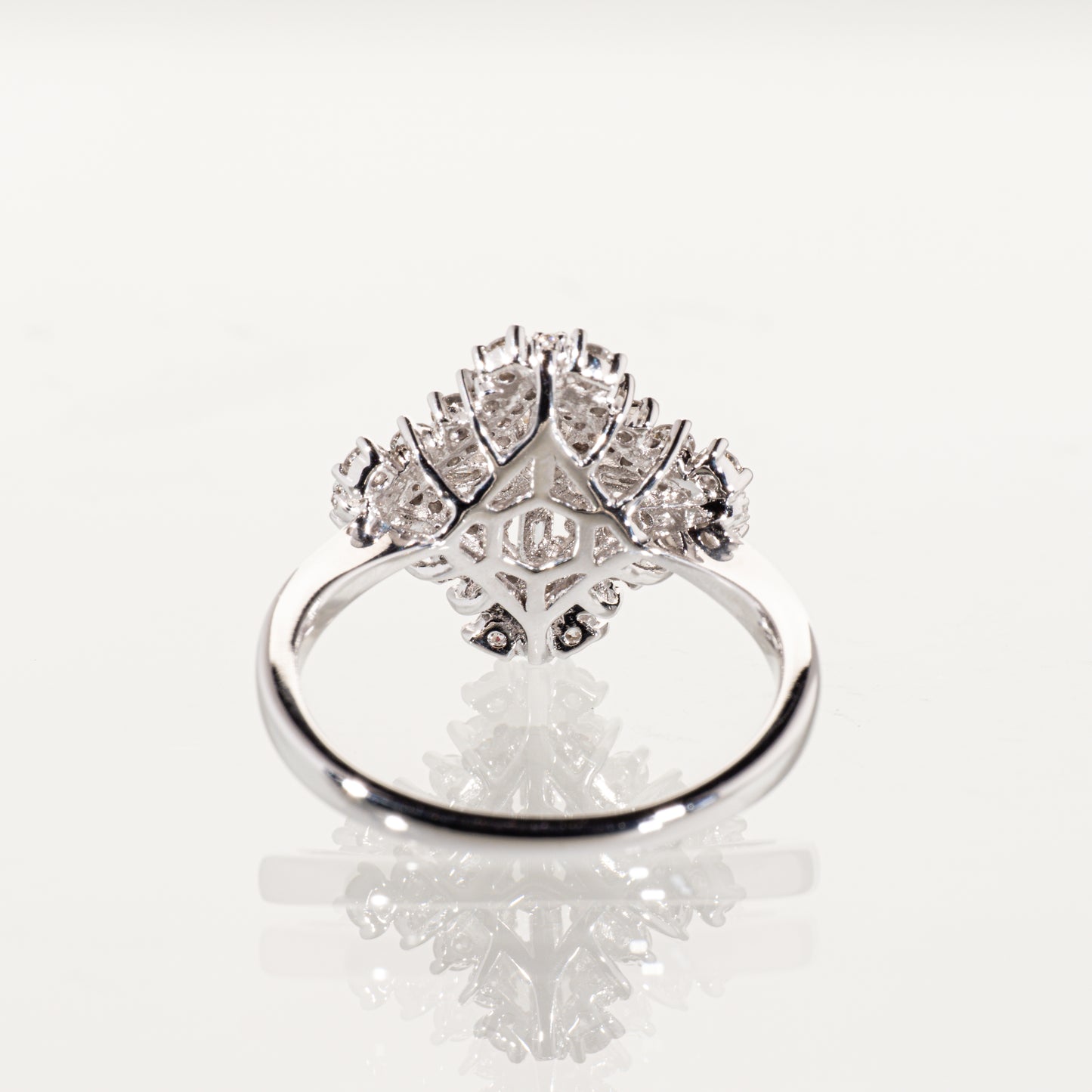 ダイヤモンド0.80ct K18WG クロスシルエットリング