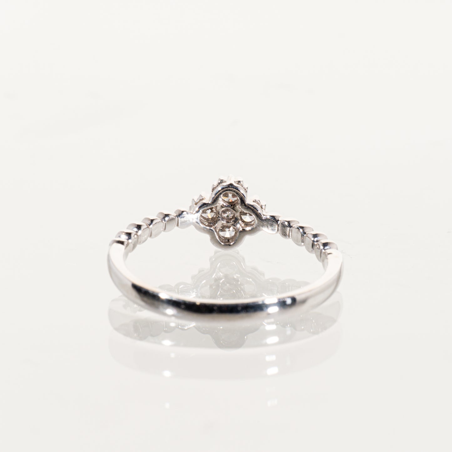 ダイヤモンド0.25ct K18WG フラワーリング