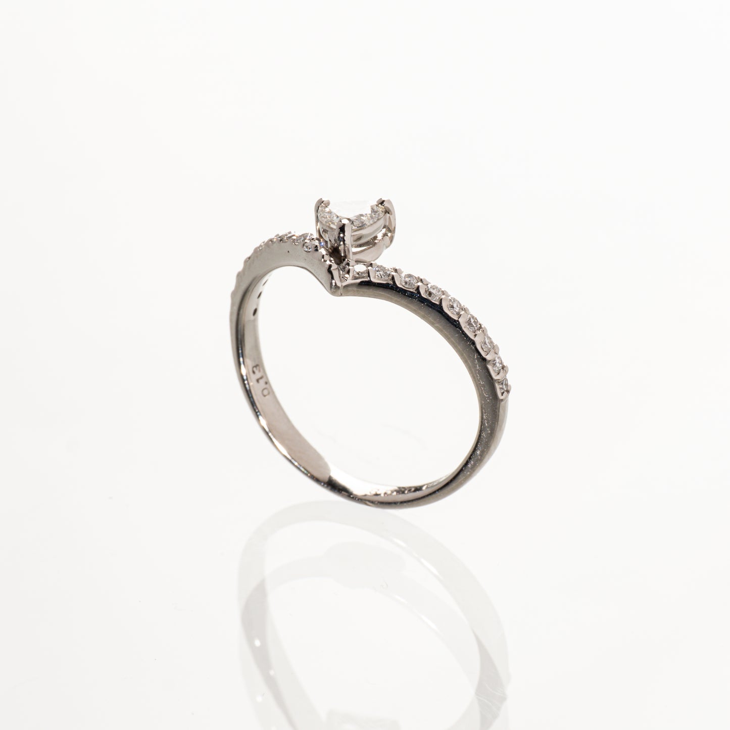 ハートシェイプダイヤモンド0.208ct メレダイヤモンド0.13ct Pt900 リング