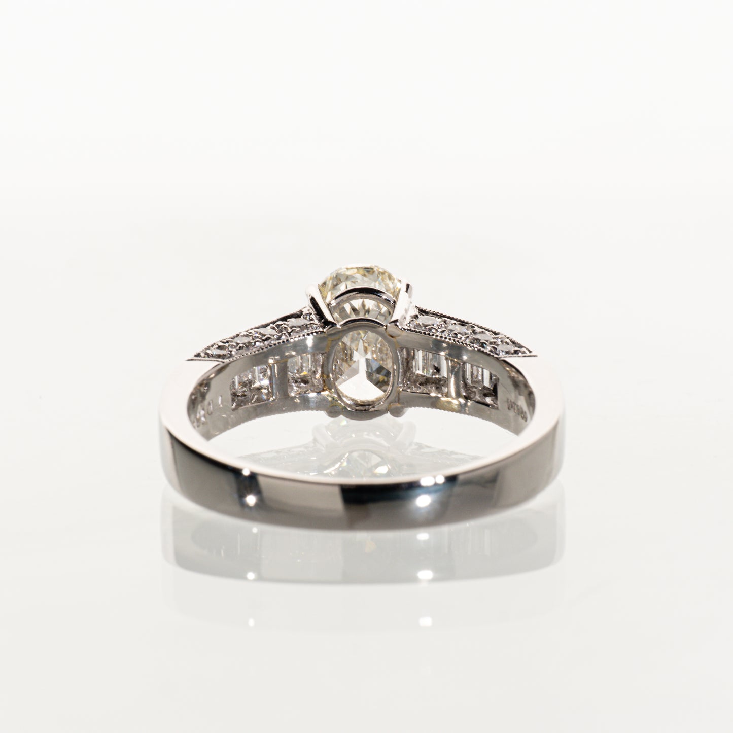 オーバルカットダイヤモンド1.280ct メレダイヤモンド0.695ct Pt950 リング