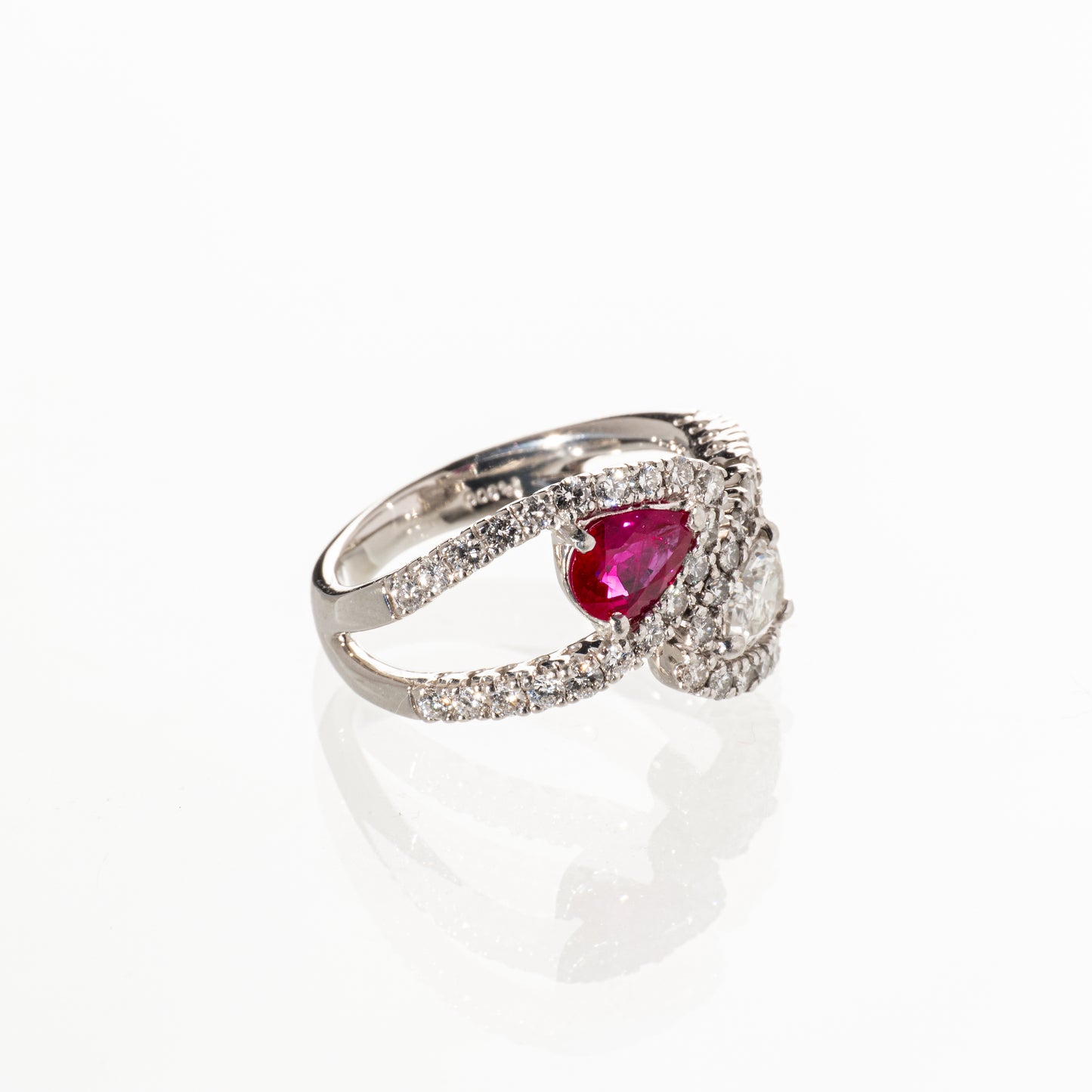 ビルマ産ルビー0.70ct ダイヤモンド1.23ct PT900 リング
