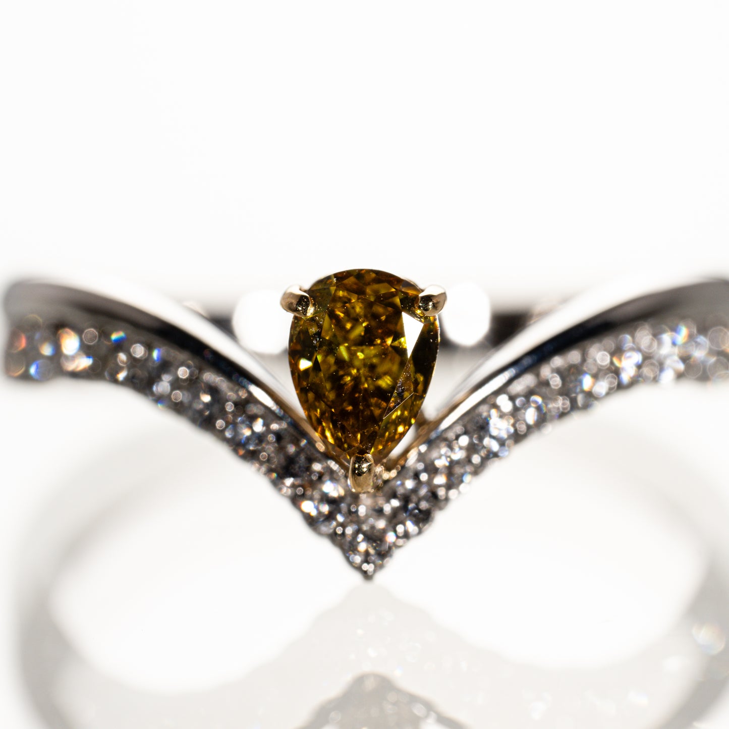 ファンシーイエローダイヤモンド0.380ct メレダイヤモンド0.20ct K18/PT950 ウェーブリング