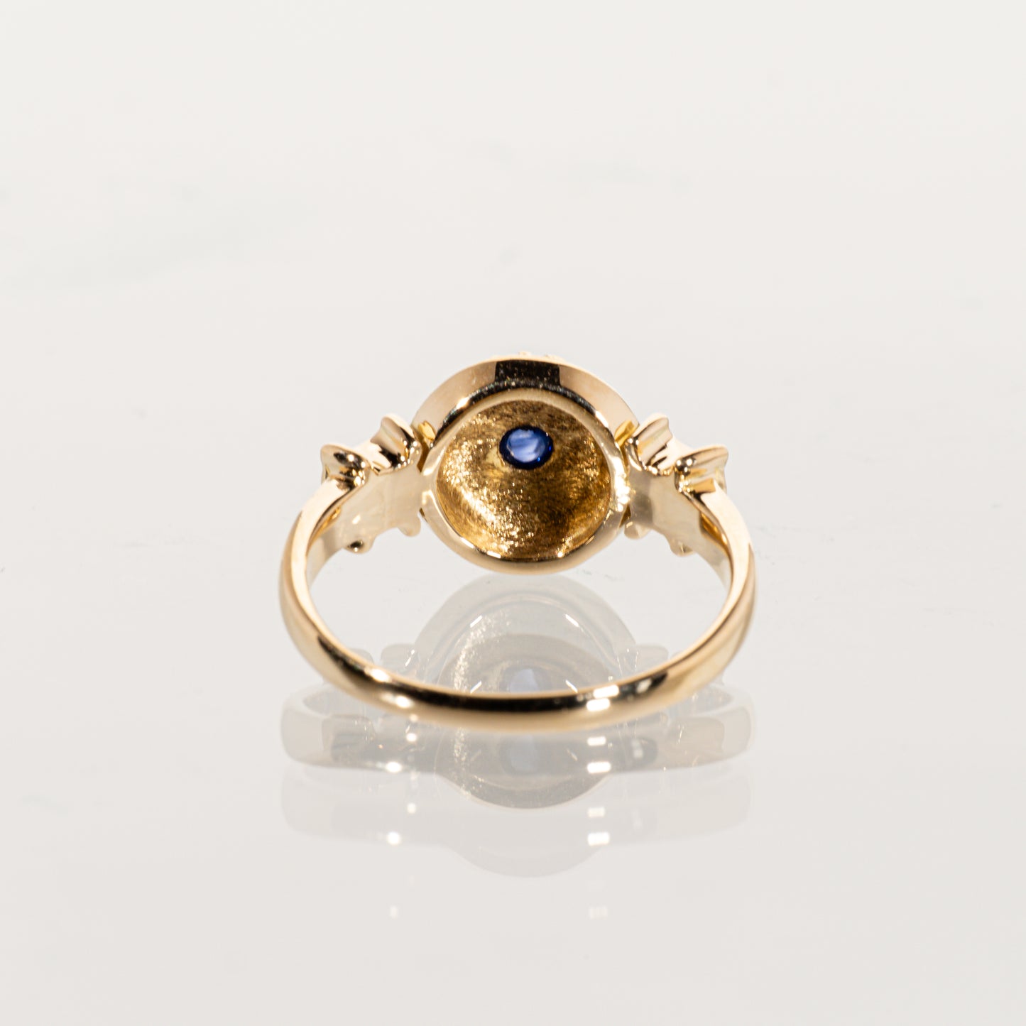 CELINE カボションサファイア0.12ct K18イエローゴールド ロゴモチーフリング
