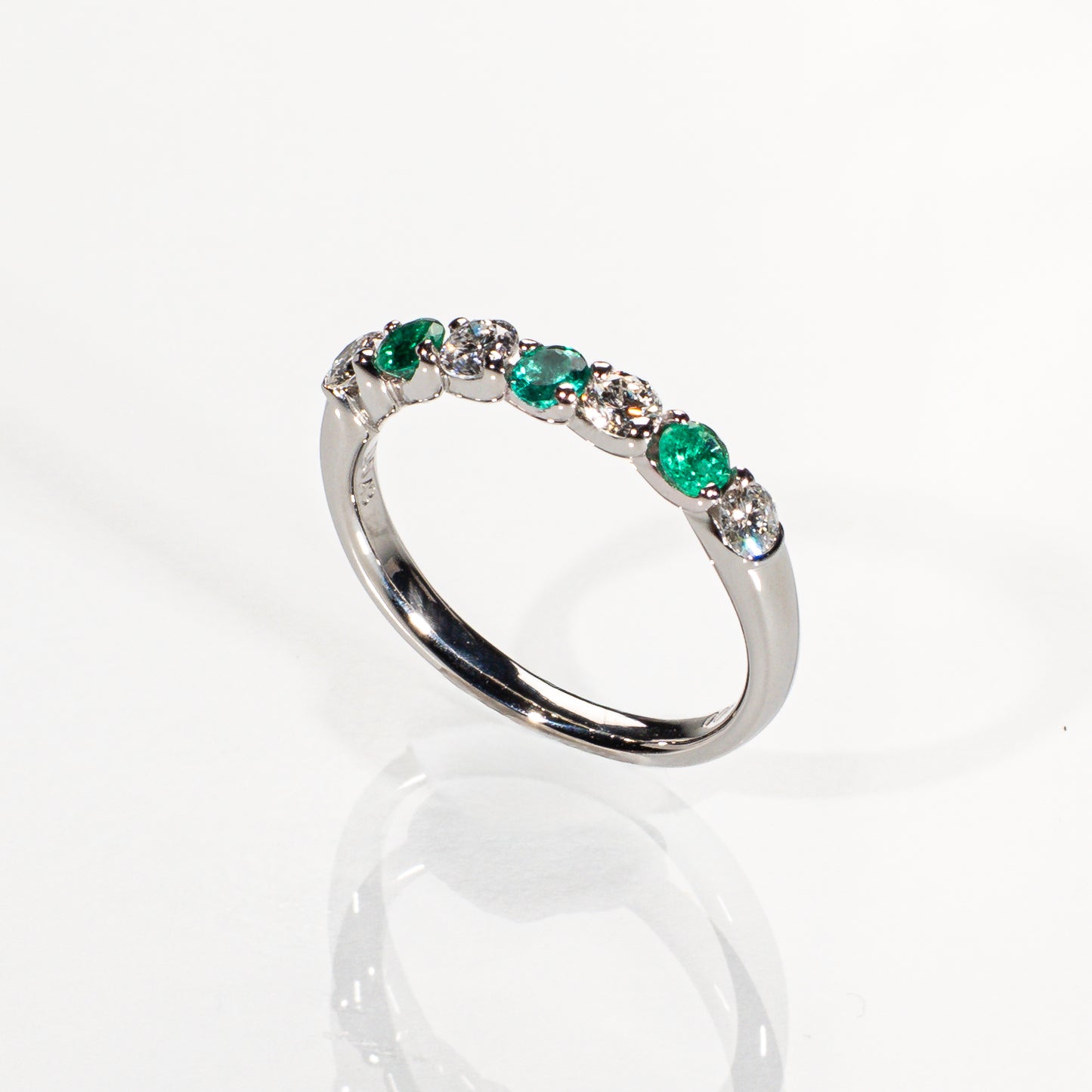 エメラルド0.34ct ダイヤモンド0.43ct Pt900 ハーフエタニティリング