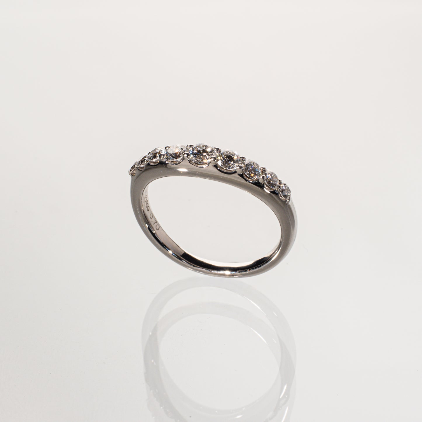ダイヤモンド0.70ct Pt900 ウェーブハーフエタニティリング