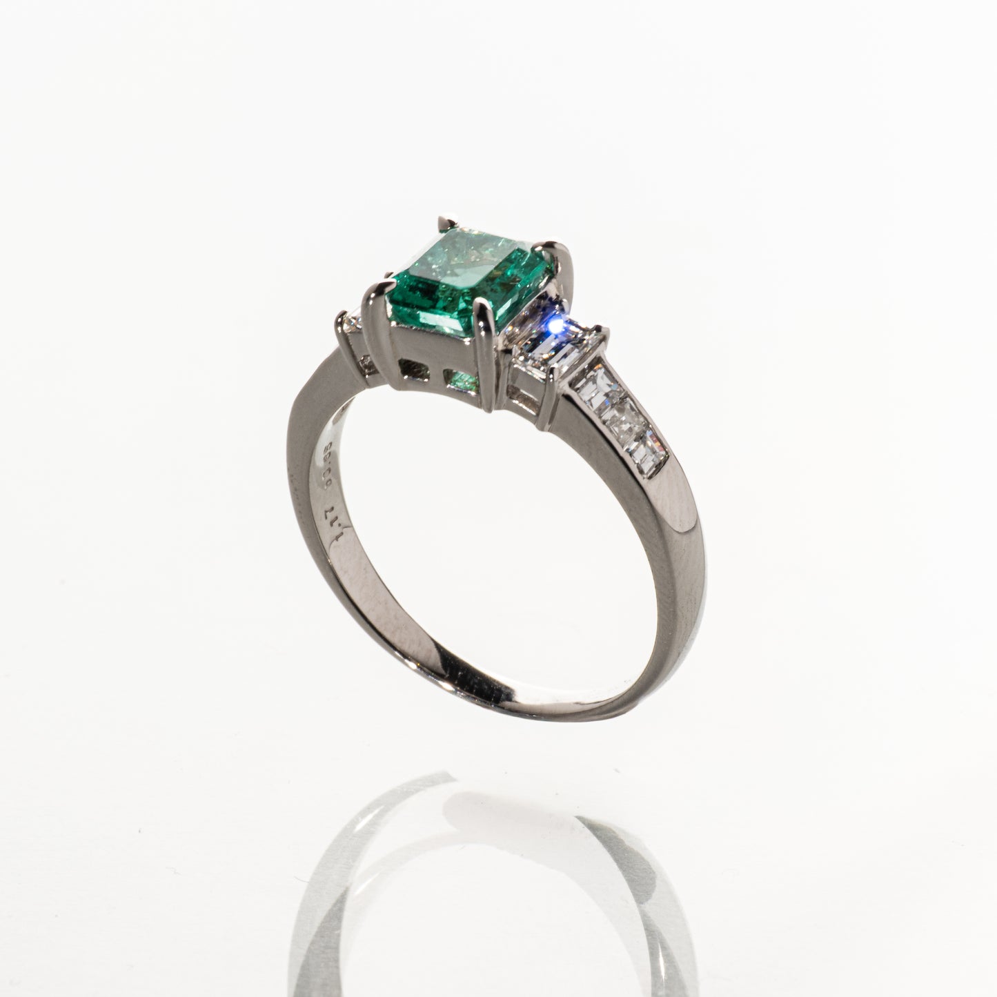 エメラルド1.17ct ダイヤモンド0.65ct Pt900 リング