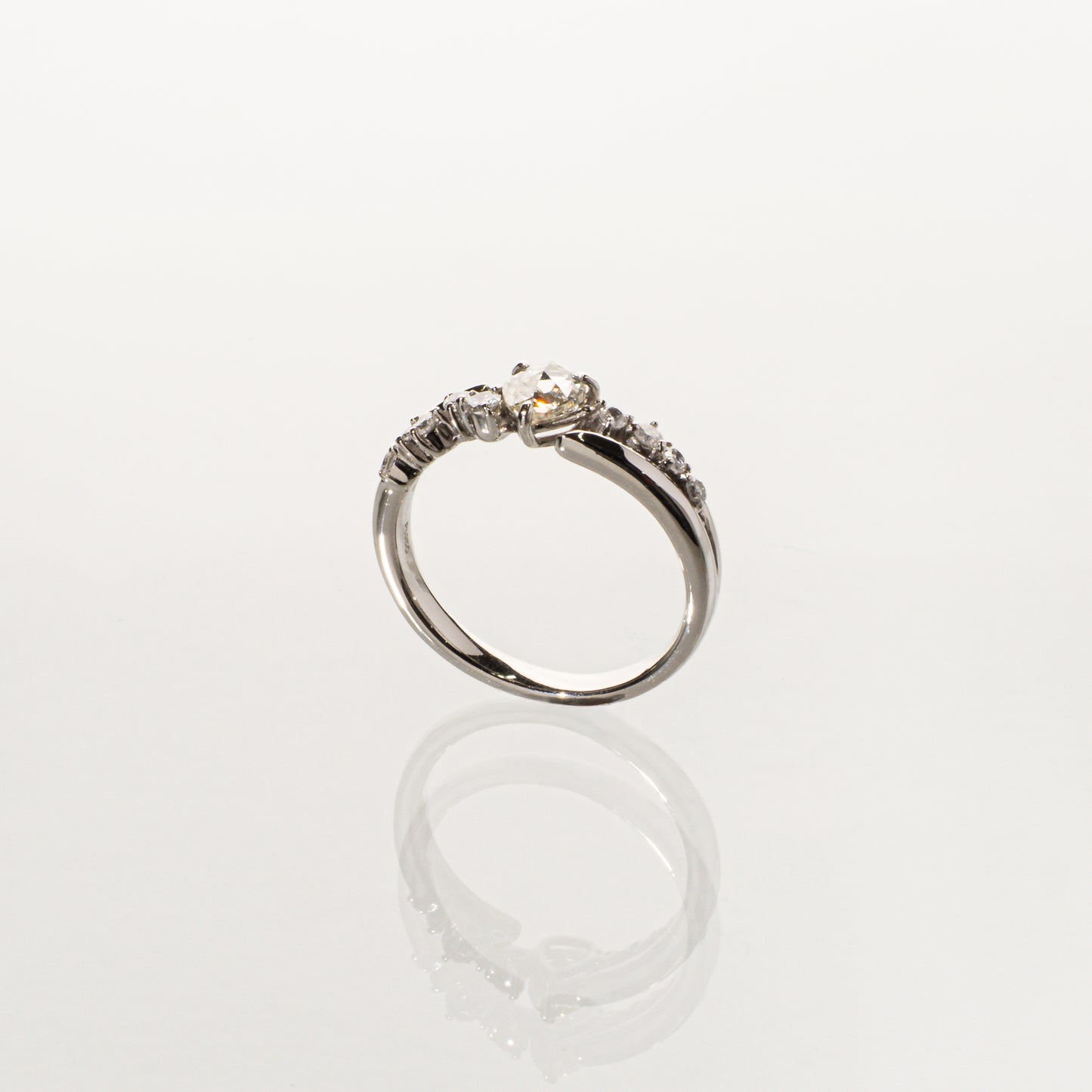 ローズカットダイヤモンド0.38ct メレダイヤモンド0.18ct Pt950 リング