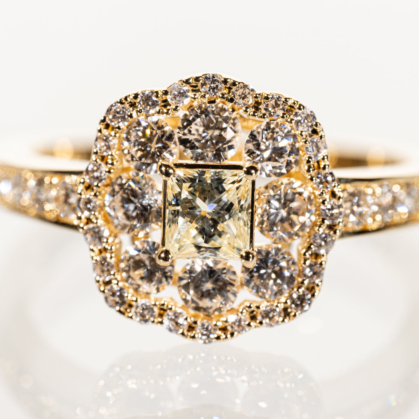 イエローダイヤモンド0.300ct メレダイヤモンド0.83ct K18YG リング