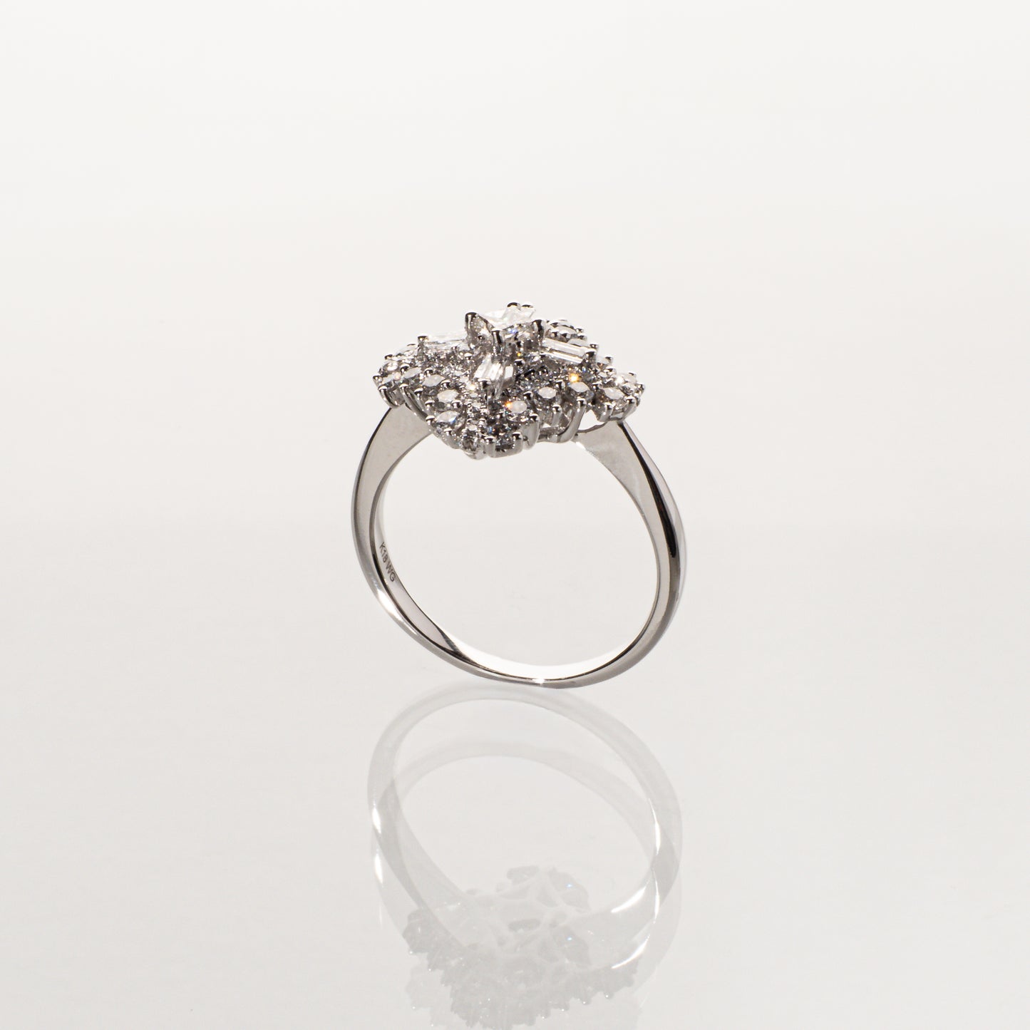 ダイヤモンド0.80ct K18WG クロスシルエットリング