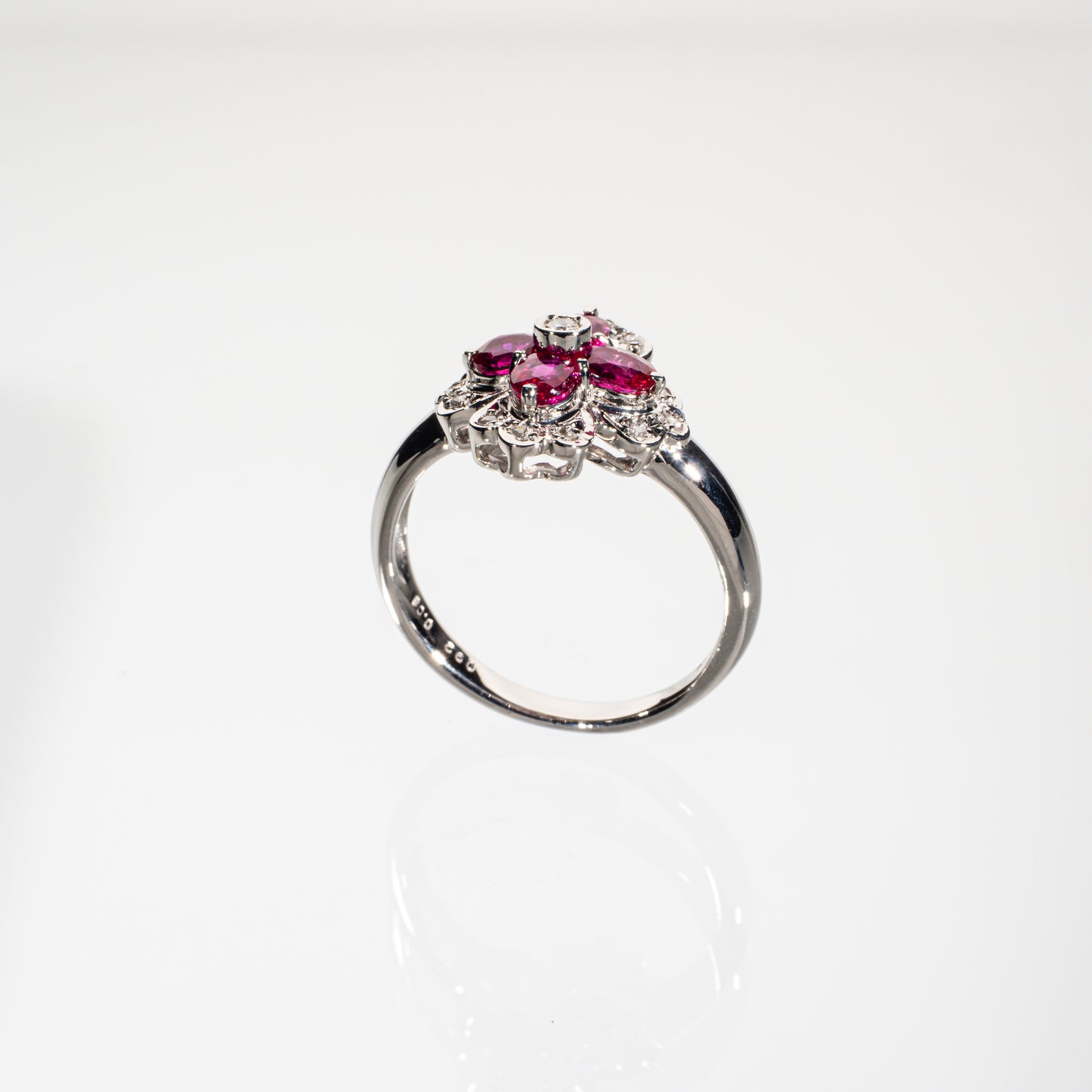 ルビー0.92ct ダイヤモンド0.08ct Pt900 フラワーリング