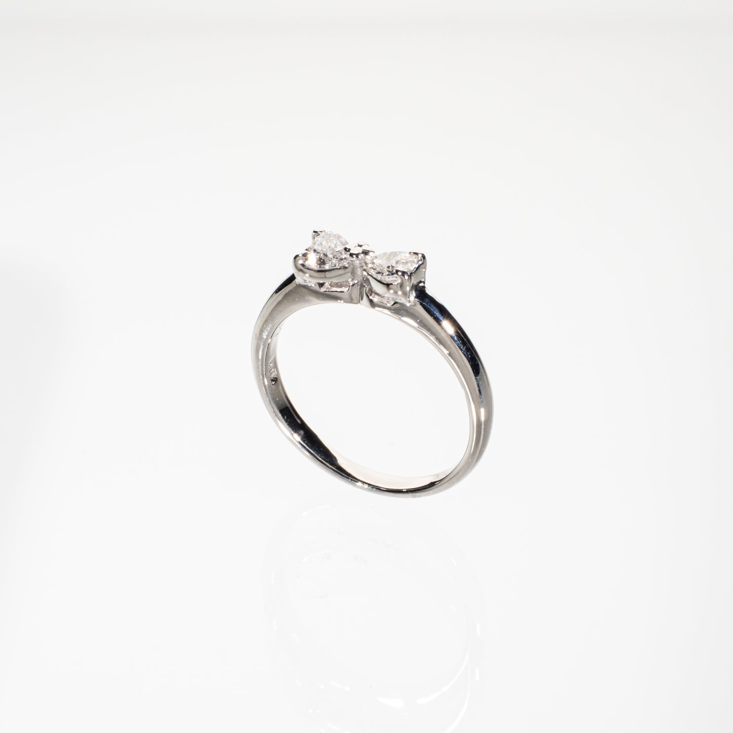 ハートシェイプダイヤモンド0.39ct Pt900 リボンリング
