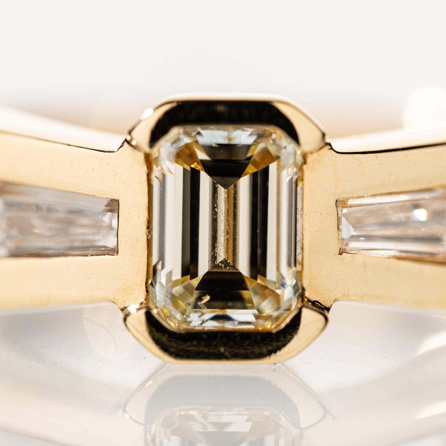エメラルドカットダイヤモンド0.68ct メレダイヤモンド0.32ct K18 リング