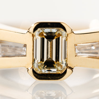 エメラルドカットダイヤモンド0.68ct メレダイヤモンド0.32ct K18 リング
