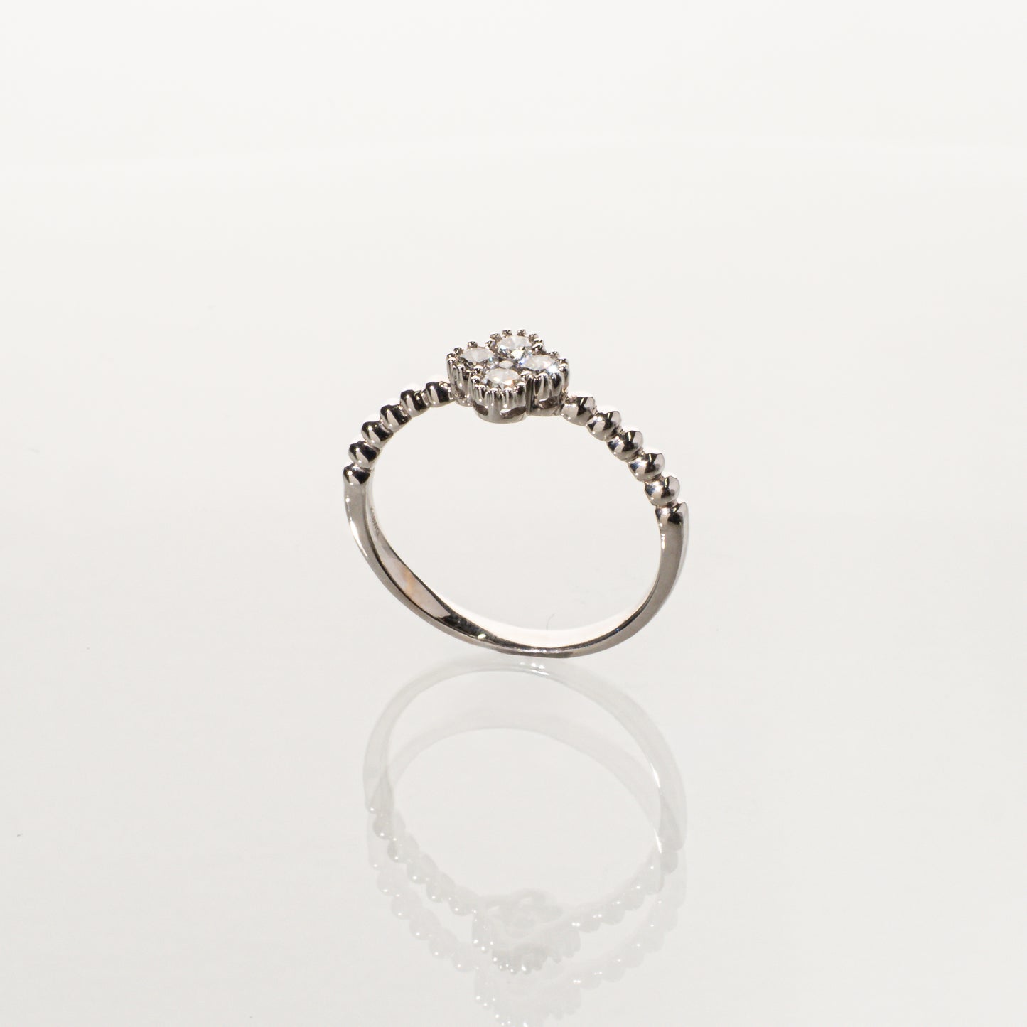 ダイヤモンド0.25ct K18WG フラワーリング