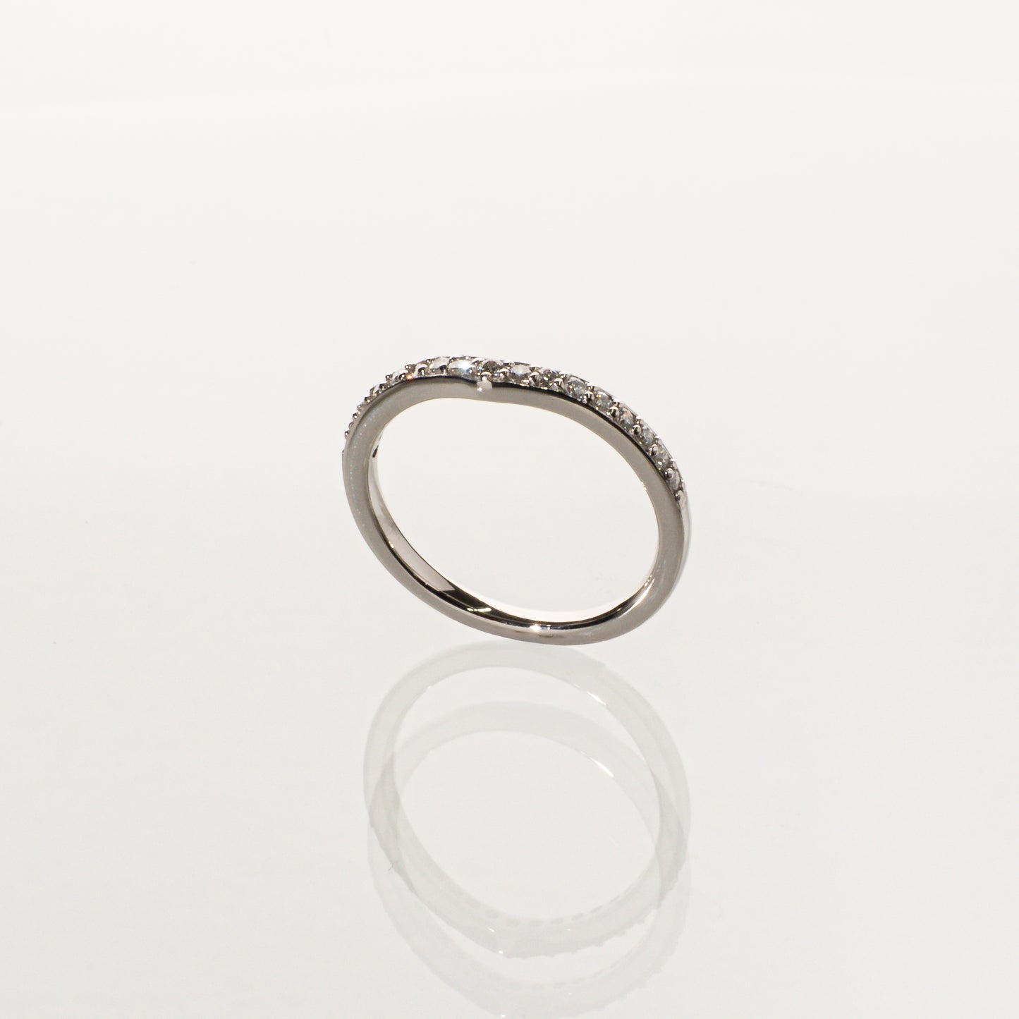 ダイヤモンド0.16ct Pt1000 ウェーブハーフエタニティリング