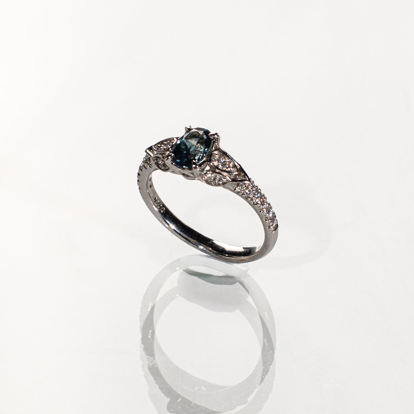 モンタナ産サファイア0.89ct ダイヤモンド0.20ct Pt900 リング