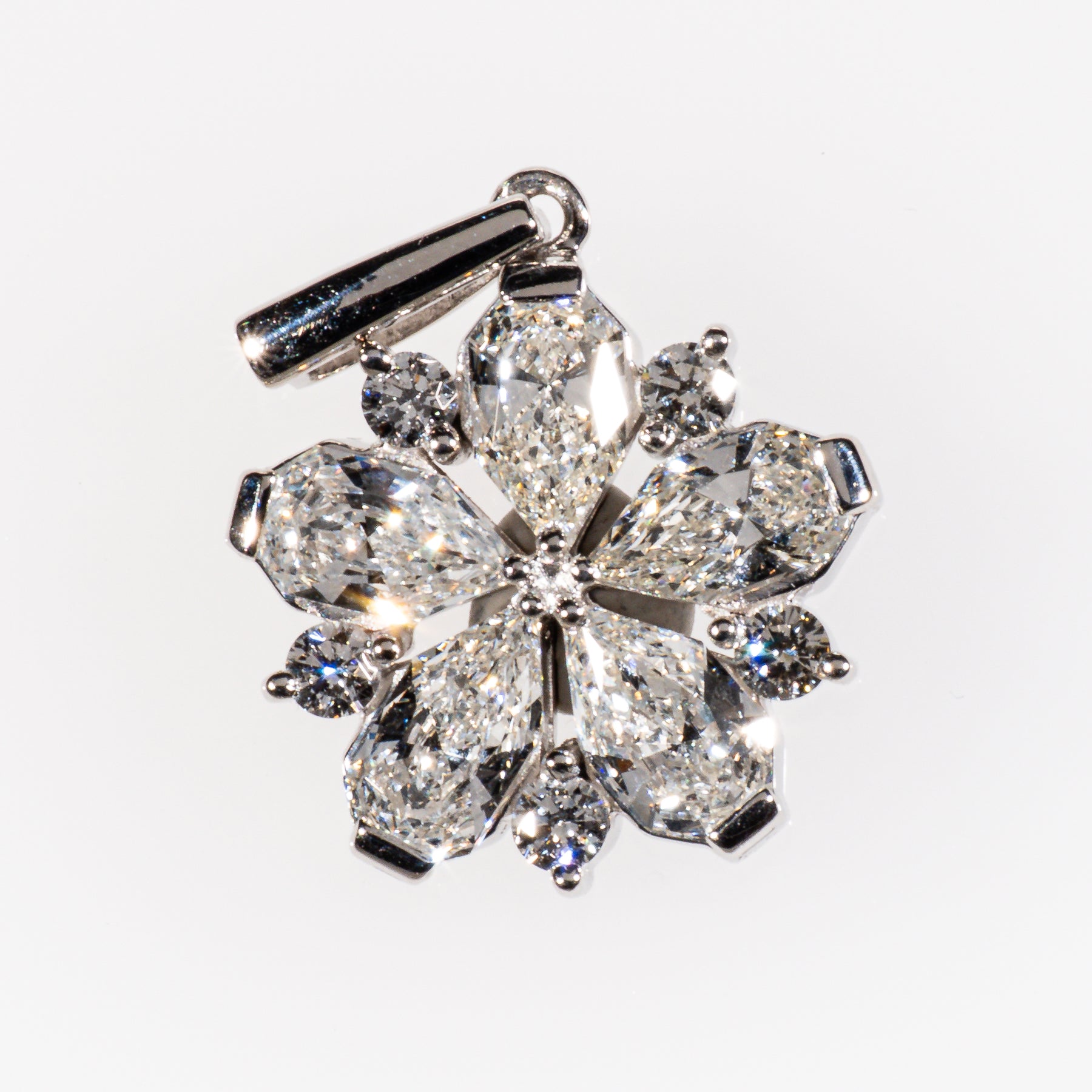 オクタゴナルペアシェイプダイヤモンド1.24ct メレダイヤモンド0.16ct Pt フラワーペンダントトップ