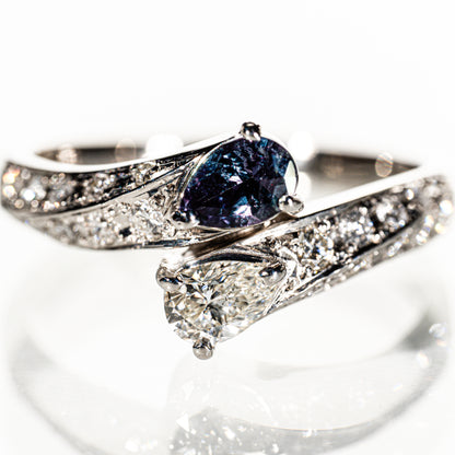 ブラジル産アレキサンドライト0.34ct ペアシェイプダイヤモンド0.25ct メレダイヤモンド0.31ct Pt900 リング