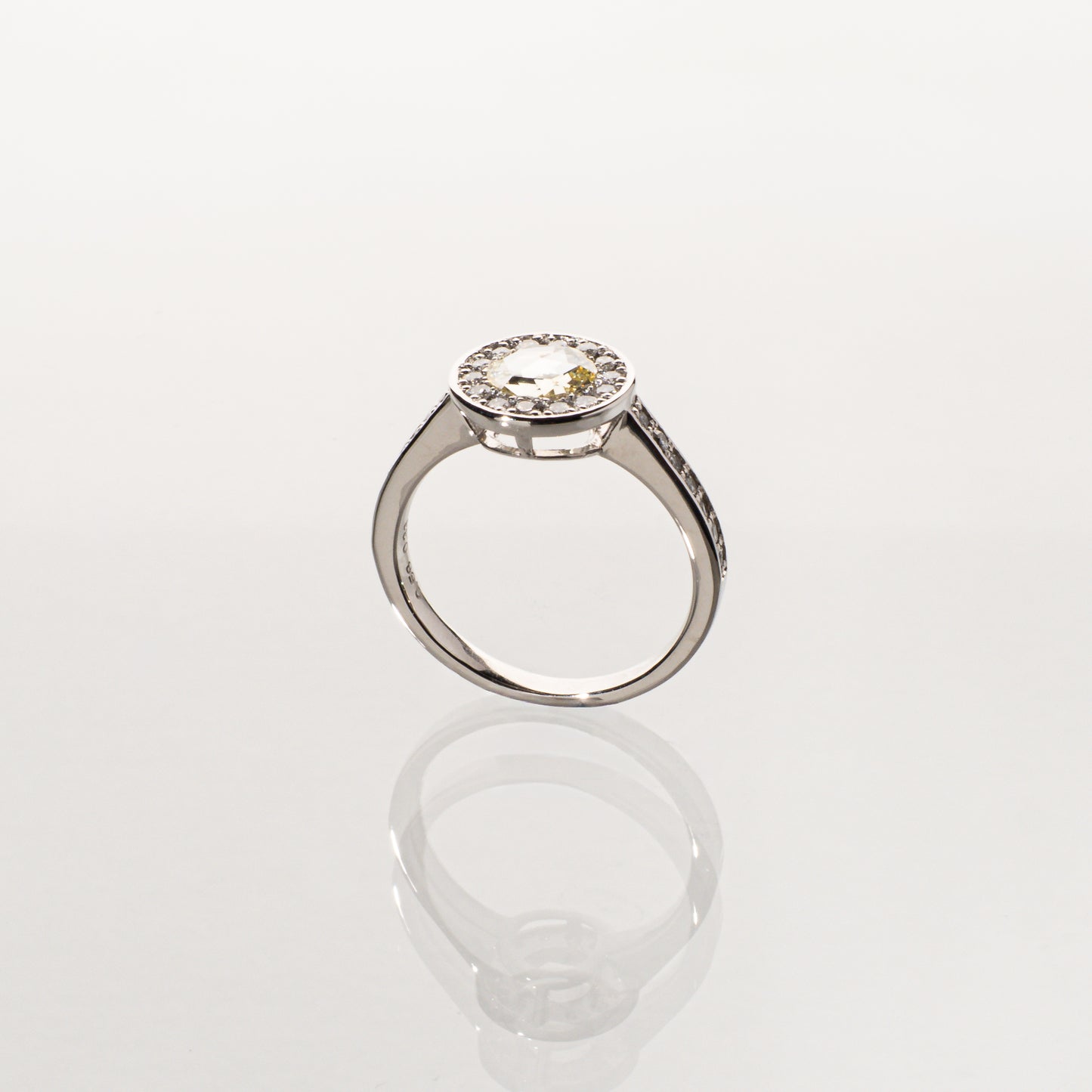 ローズカットダイヤモンド0.58ct メレダイヤモンド0.33ct Pt950 ヘイローリング