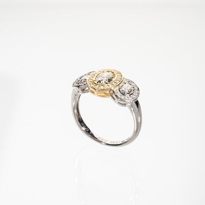 オーバルシェイプダイヤモンド0.834ct メレダイヤモンド0.22ct K18/PT900 スリーストーンヘイローリング